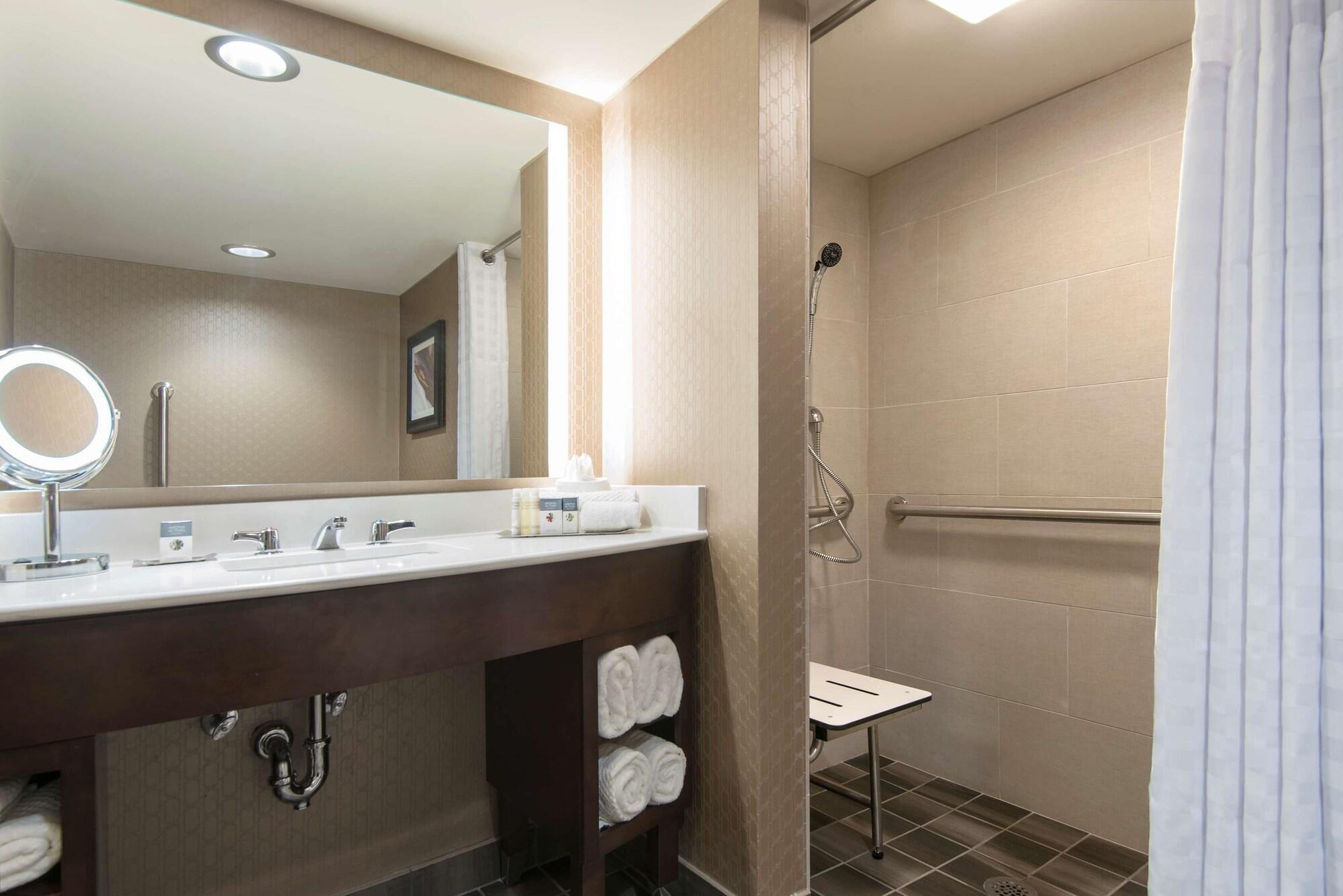 Doubletree By Hilton Schenectady Hotel Buitenkant foto